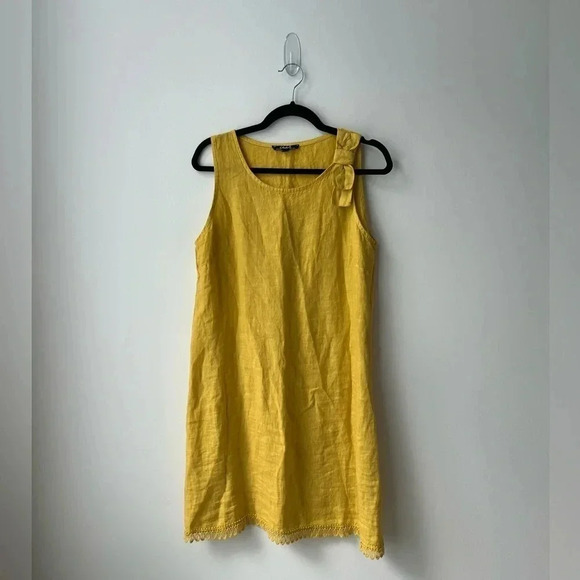 CHARLIE B Dresses & Skirts - Charlie B 100% linen  yellow dress bow